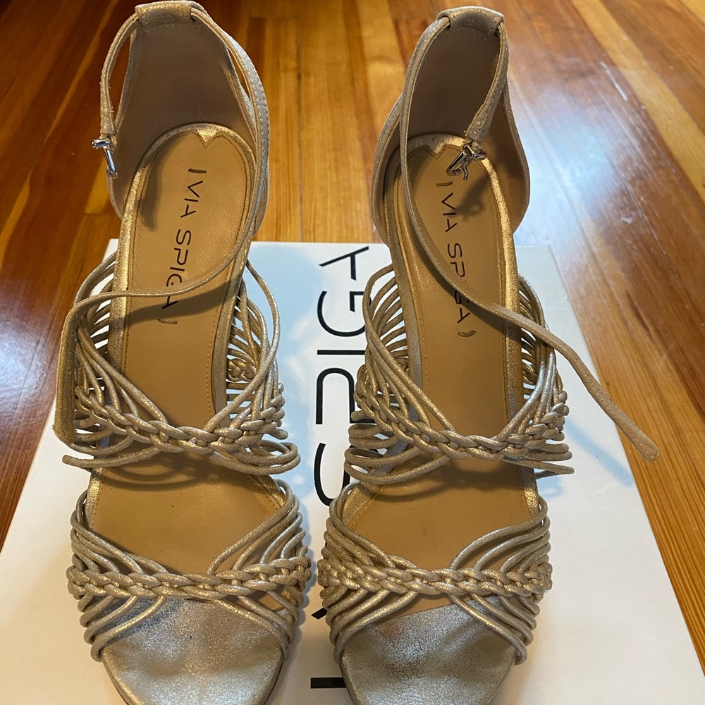 Via Spiga Size 7 platinum colored strappy sandals